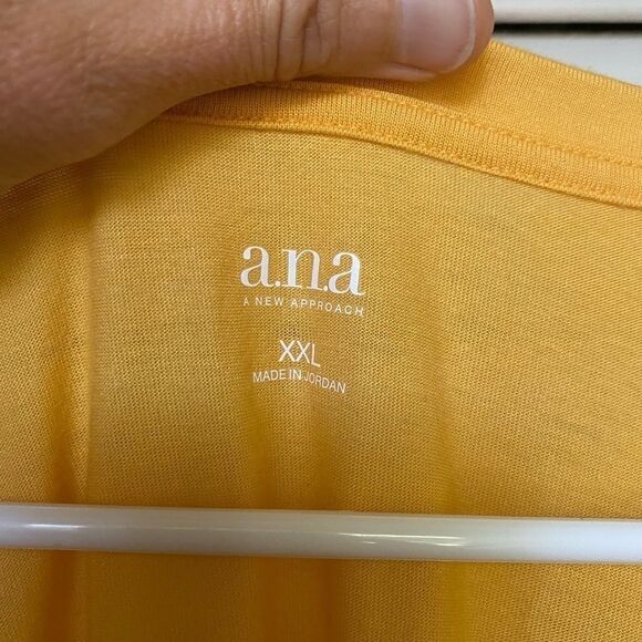 A.n.a. mustard Yellow plus scoop neck tee - Picture 5 of 9